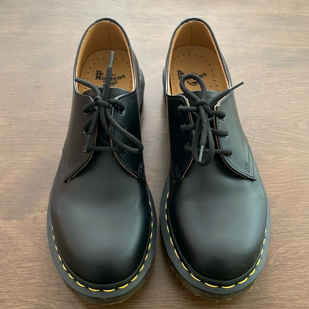 Like new! Women’s Doc Martens Oxfords